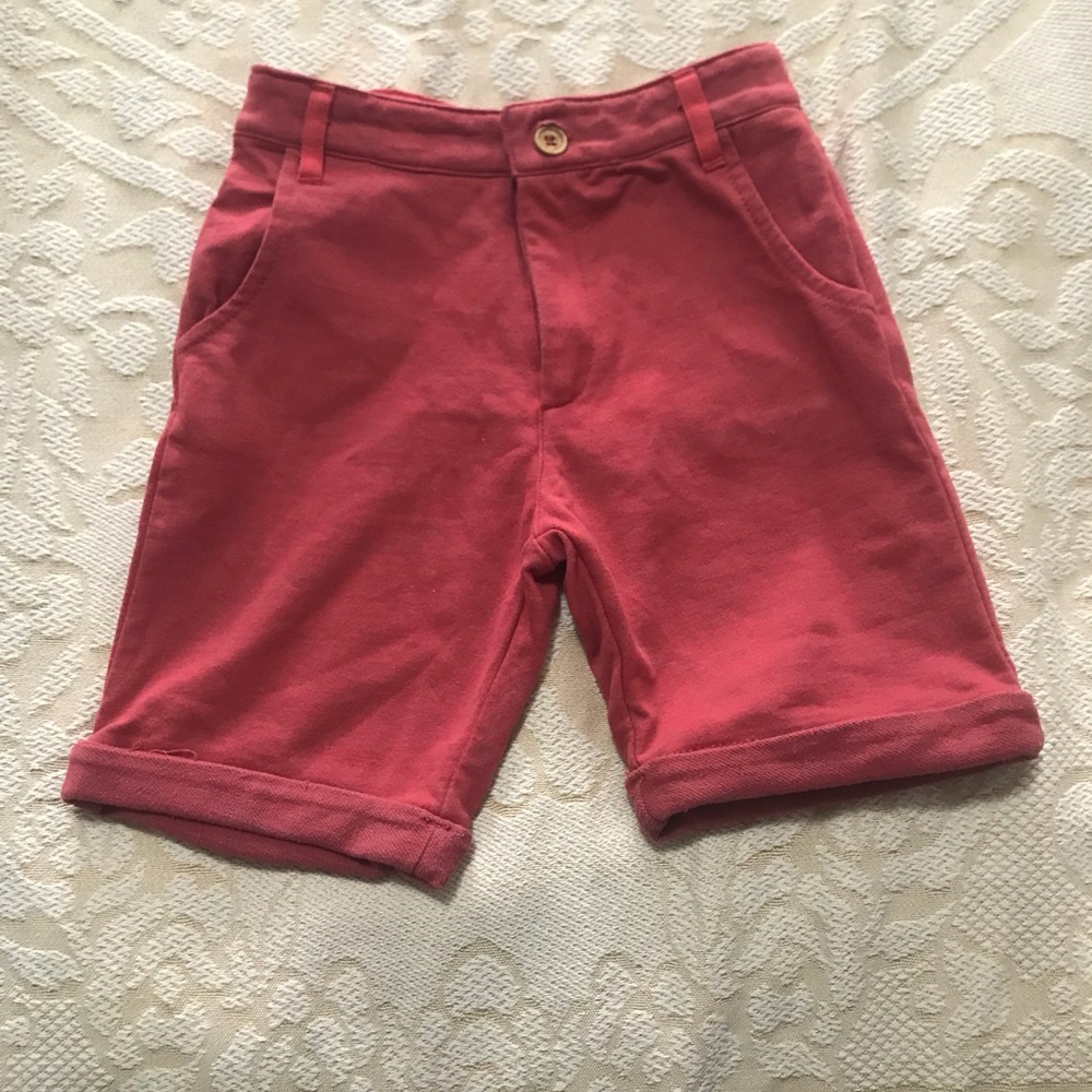 Red tag boys short.